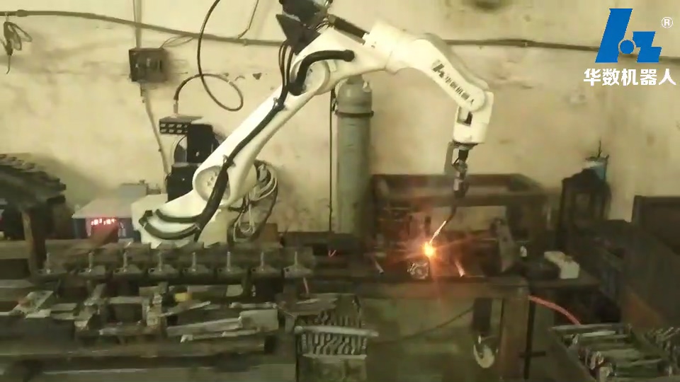 汽摩工件焊接视频-五金焊接机械手-JH605焊接机器人